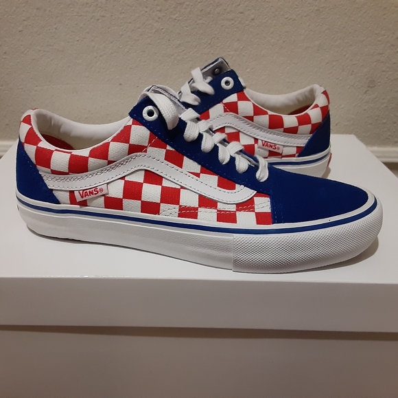 Vans - Picture 2 of 4